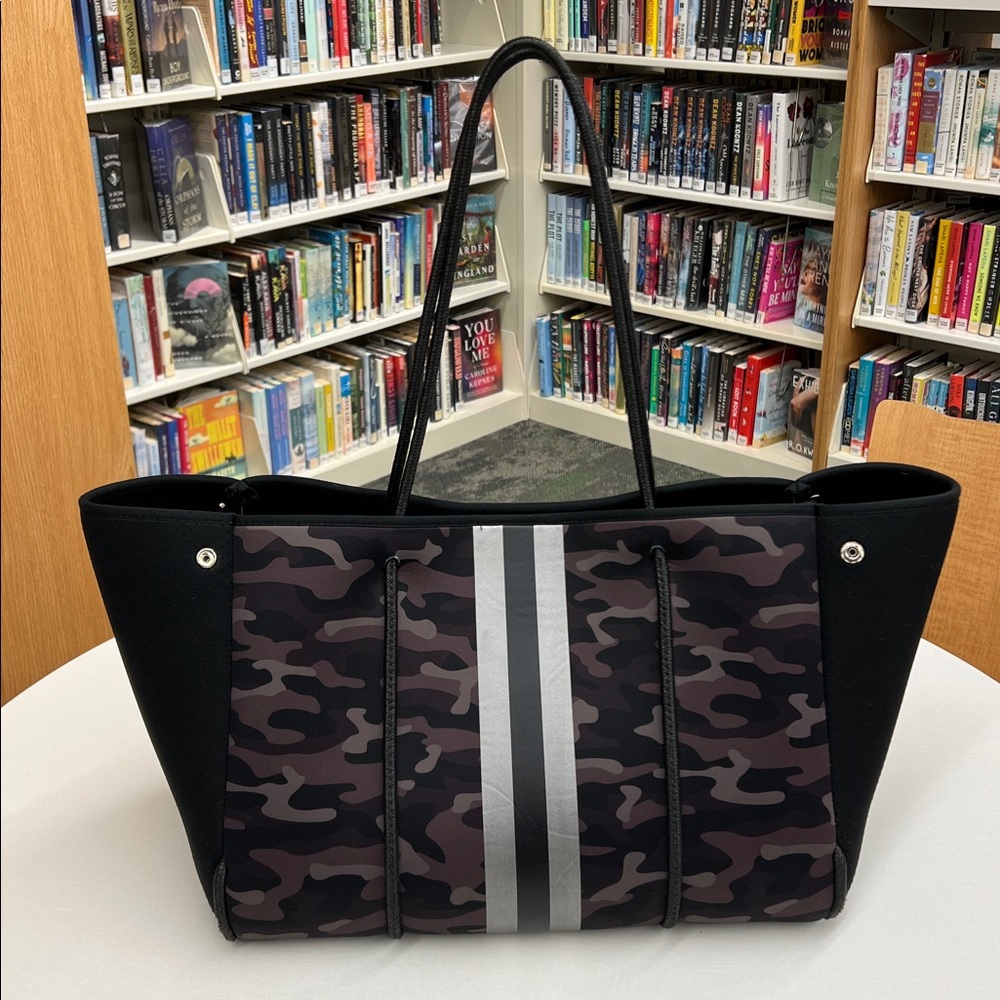 Haute Shore greyson prime elite neoprene camouflage tote bag purse lightweight - Picture 8 of 12